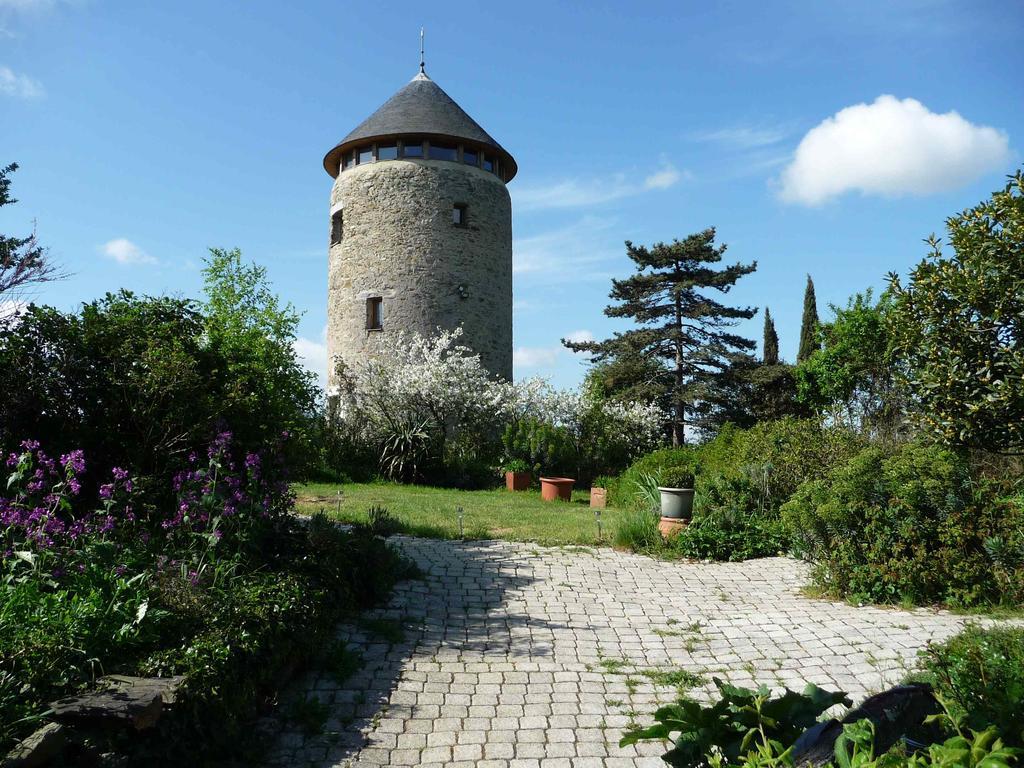 Au Moulin Geant Bed and Breakfast Rochefort-sur-Loire Exteriör bild